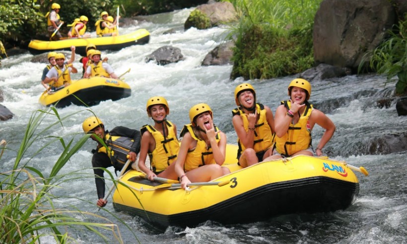 river-rafting-tour-meghalaya-assam-1