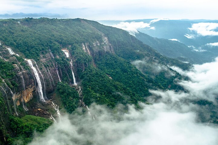 Introduction to Nohsngithiang Falls